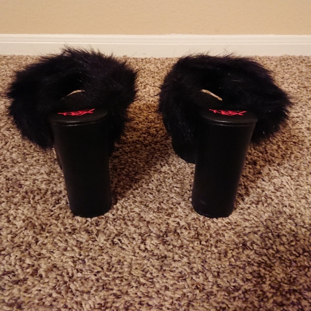 Shoes - Picture 4 of 5